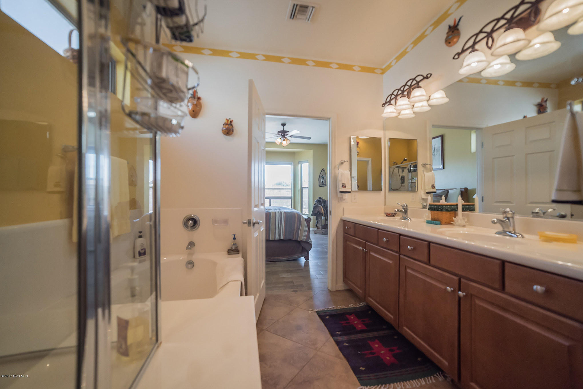 588 W Shadow Wood