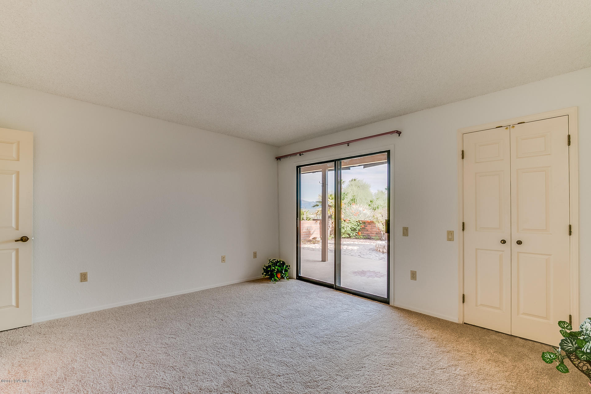 1657 W Calle Del Grajo