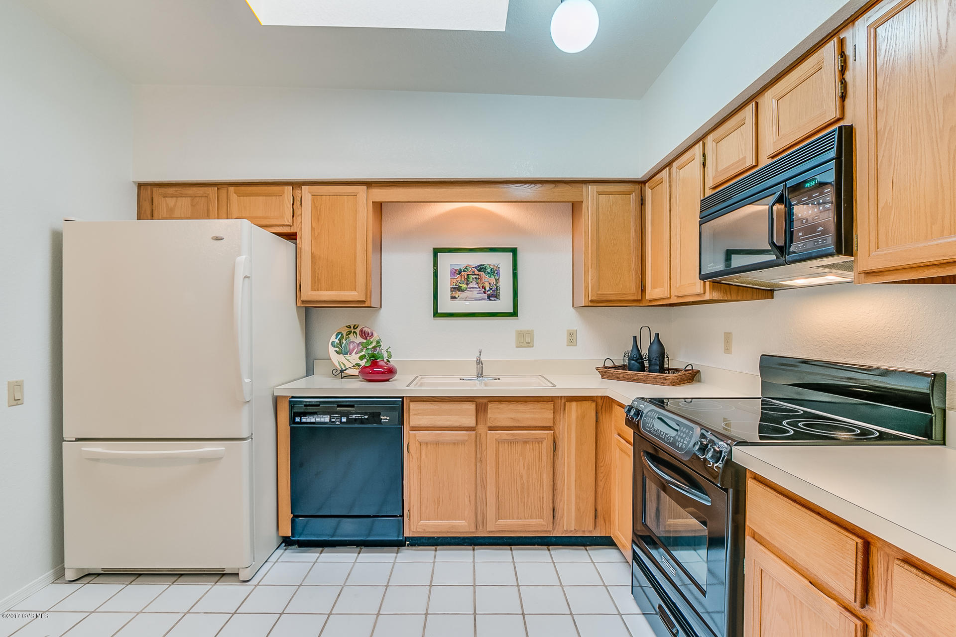 1657 W Calle Del Grajo