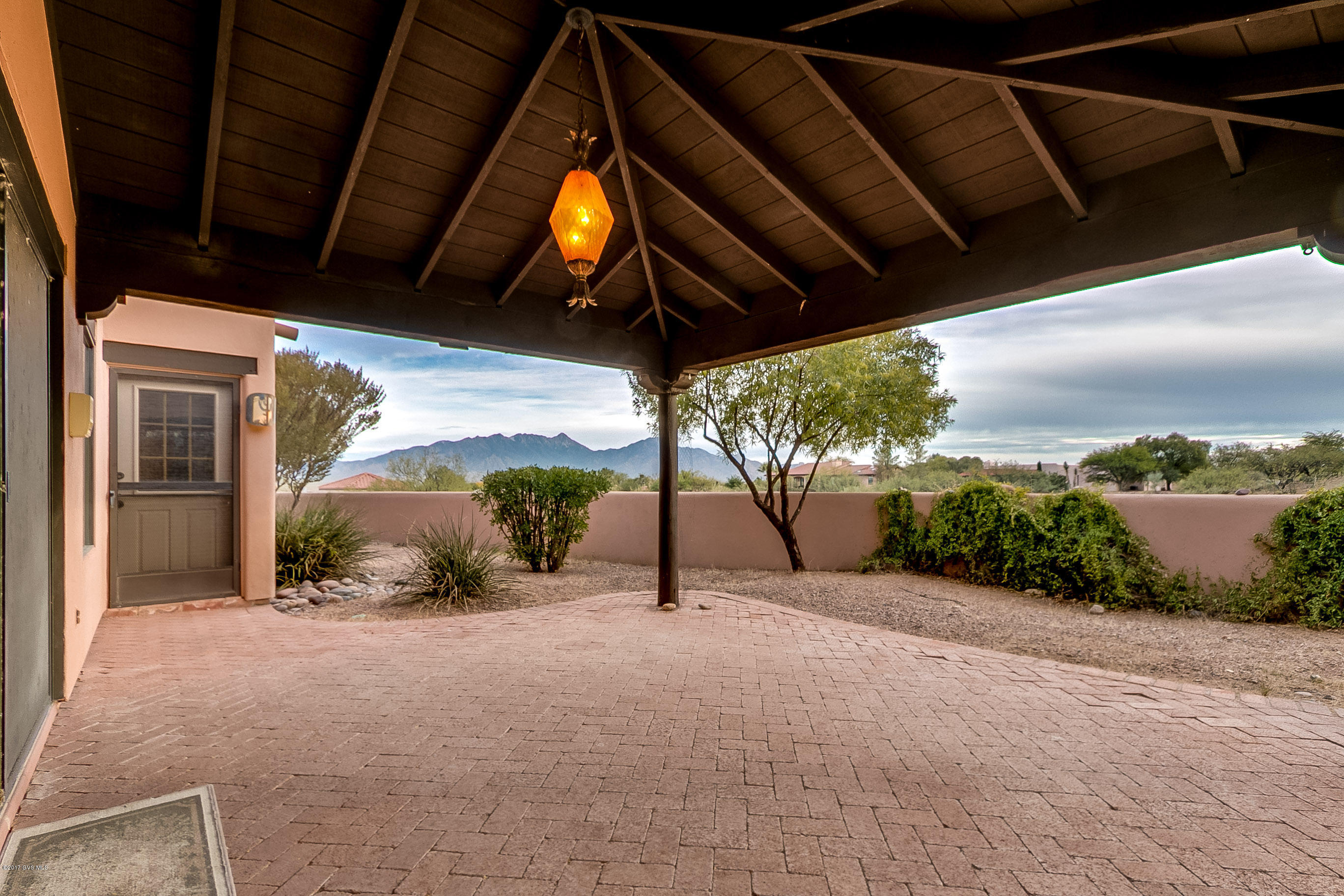 1241 W Placita Quieta