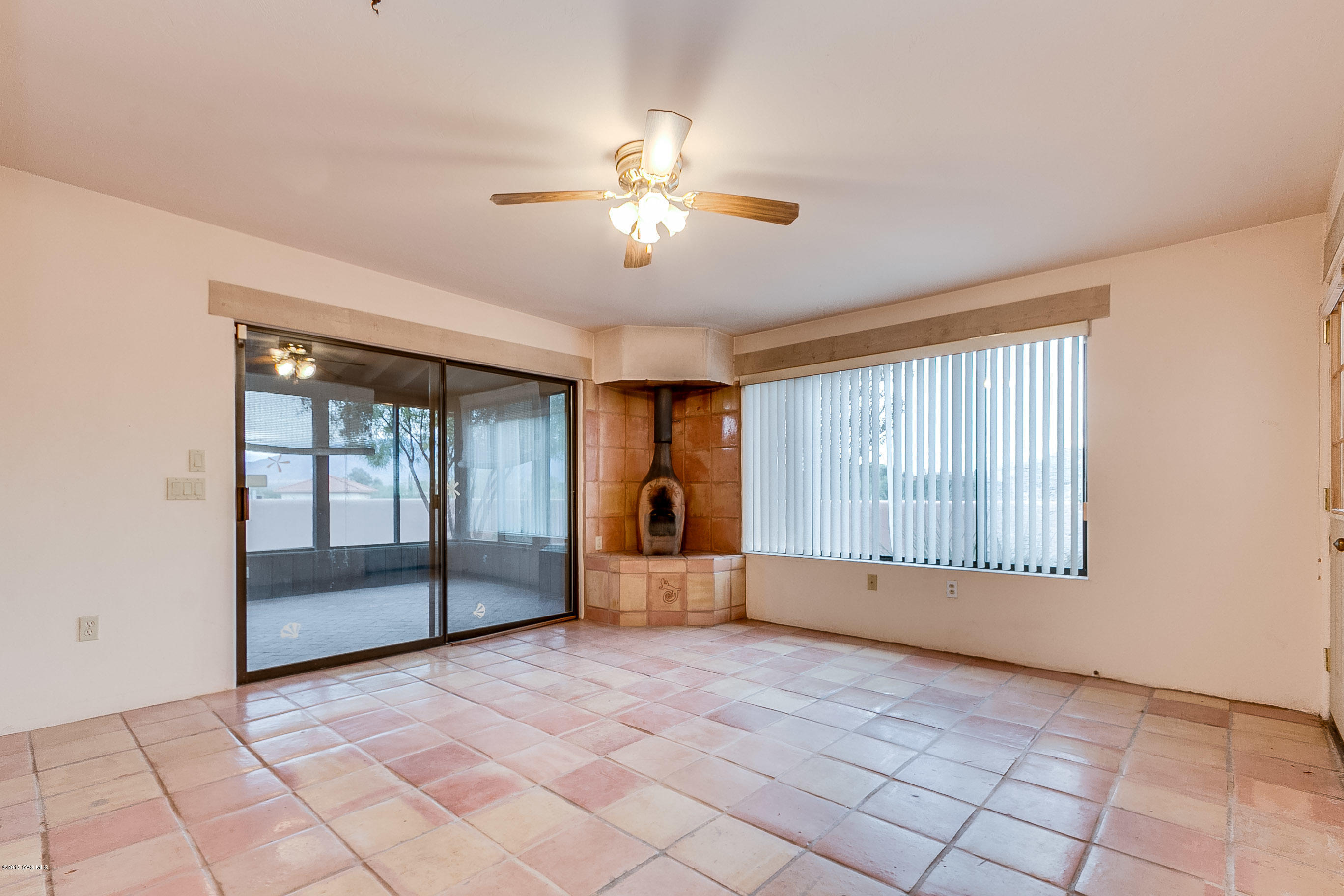 1241 W Placita Quieta