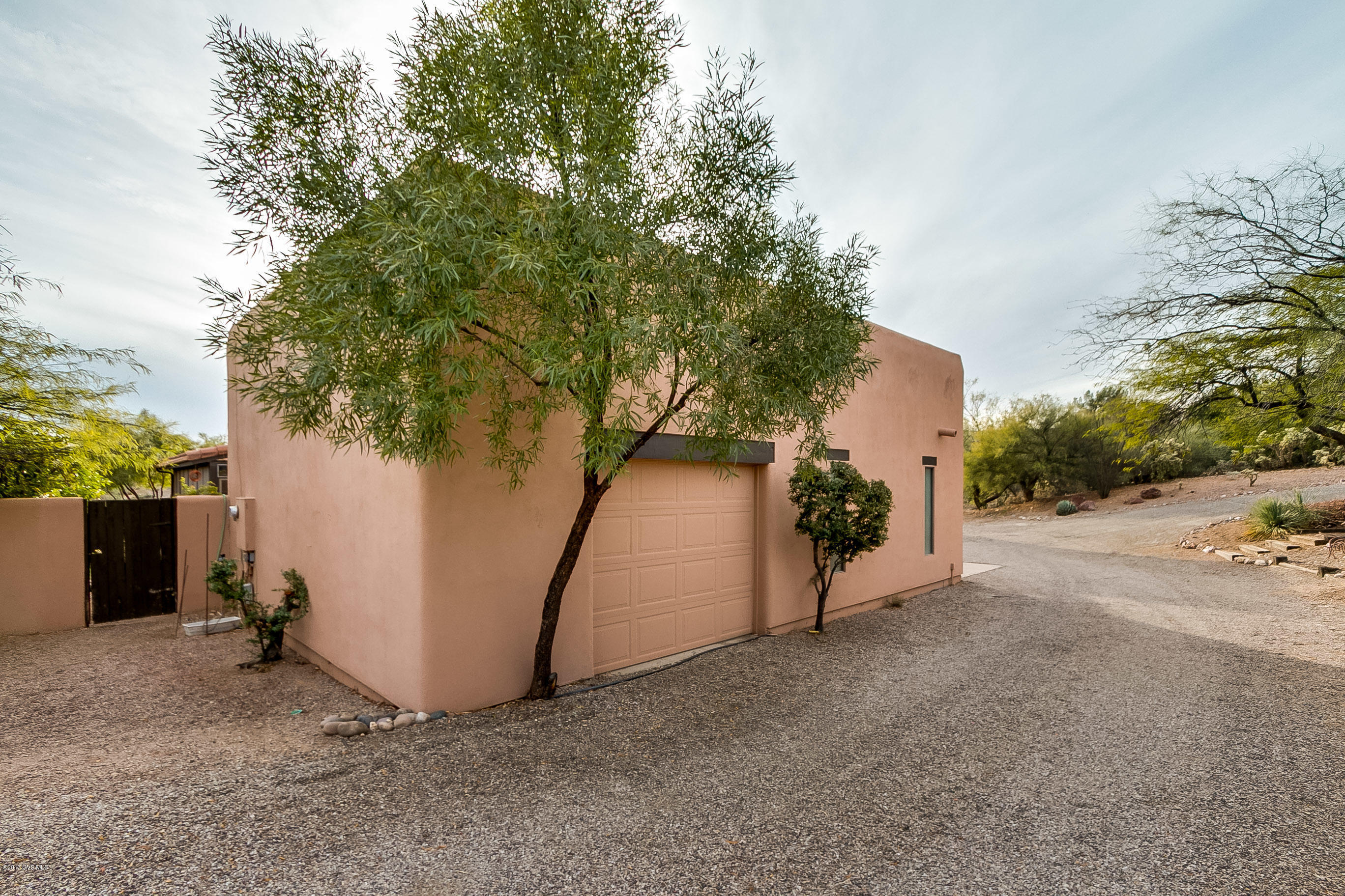 1241 W Placita Quieta