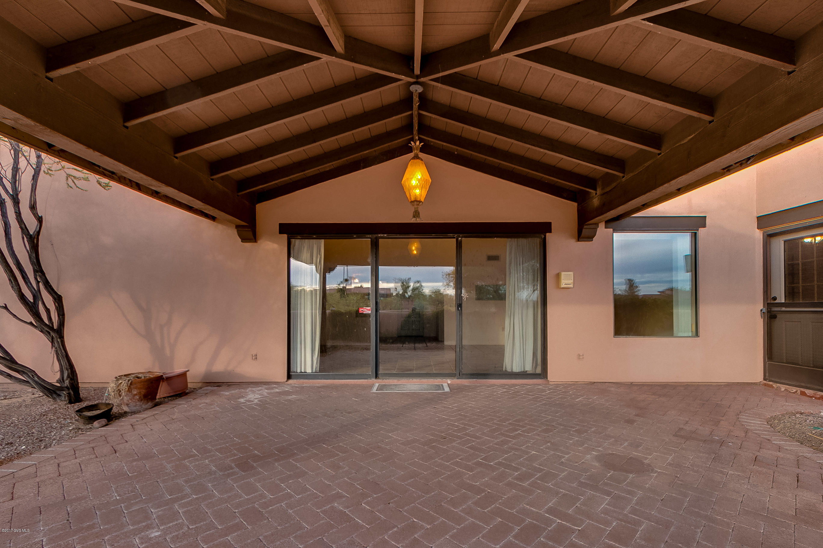 1241 W Placita Quieta