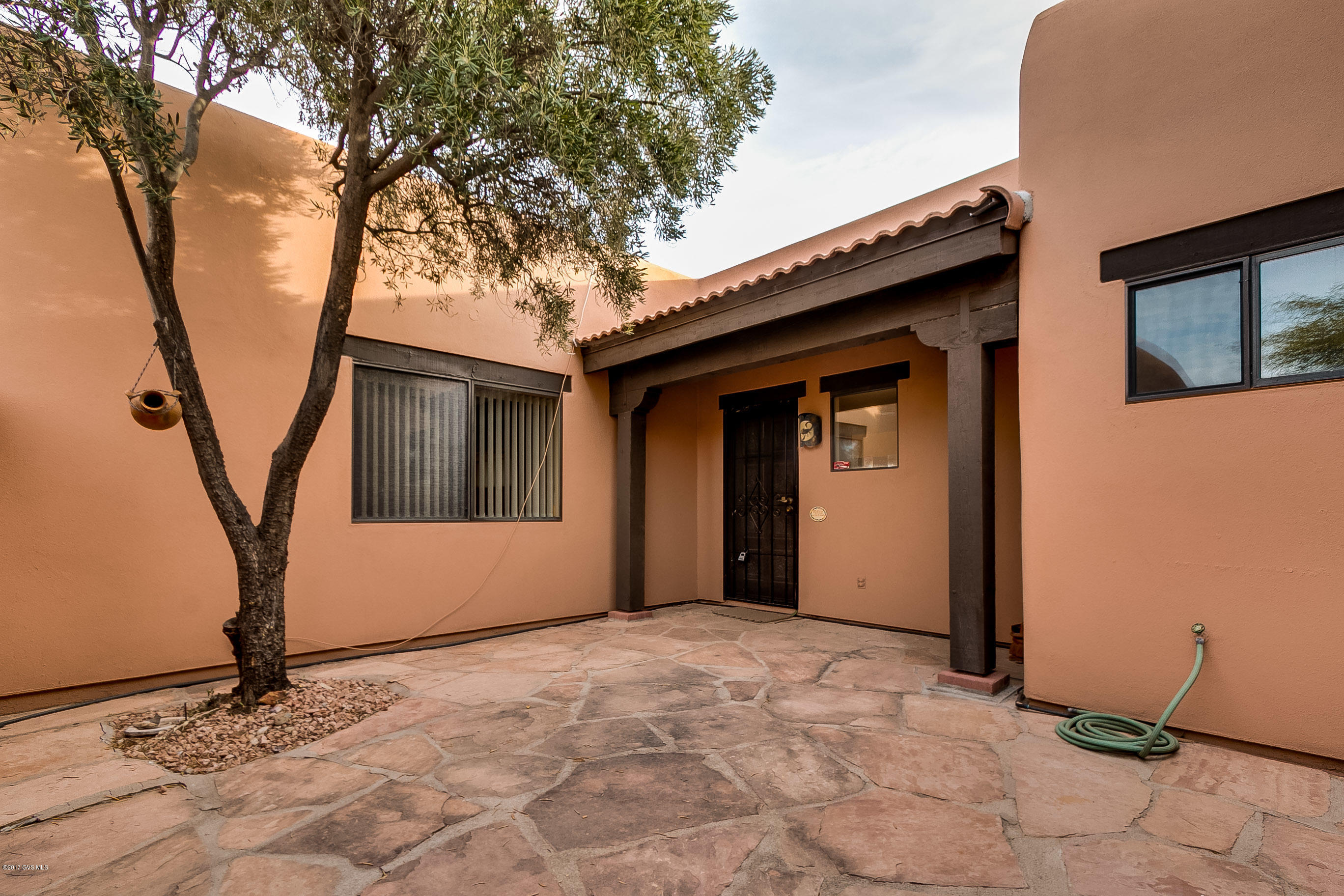 1241 W Placita Quieta