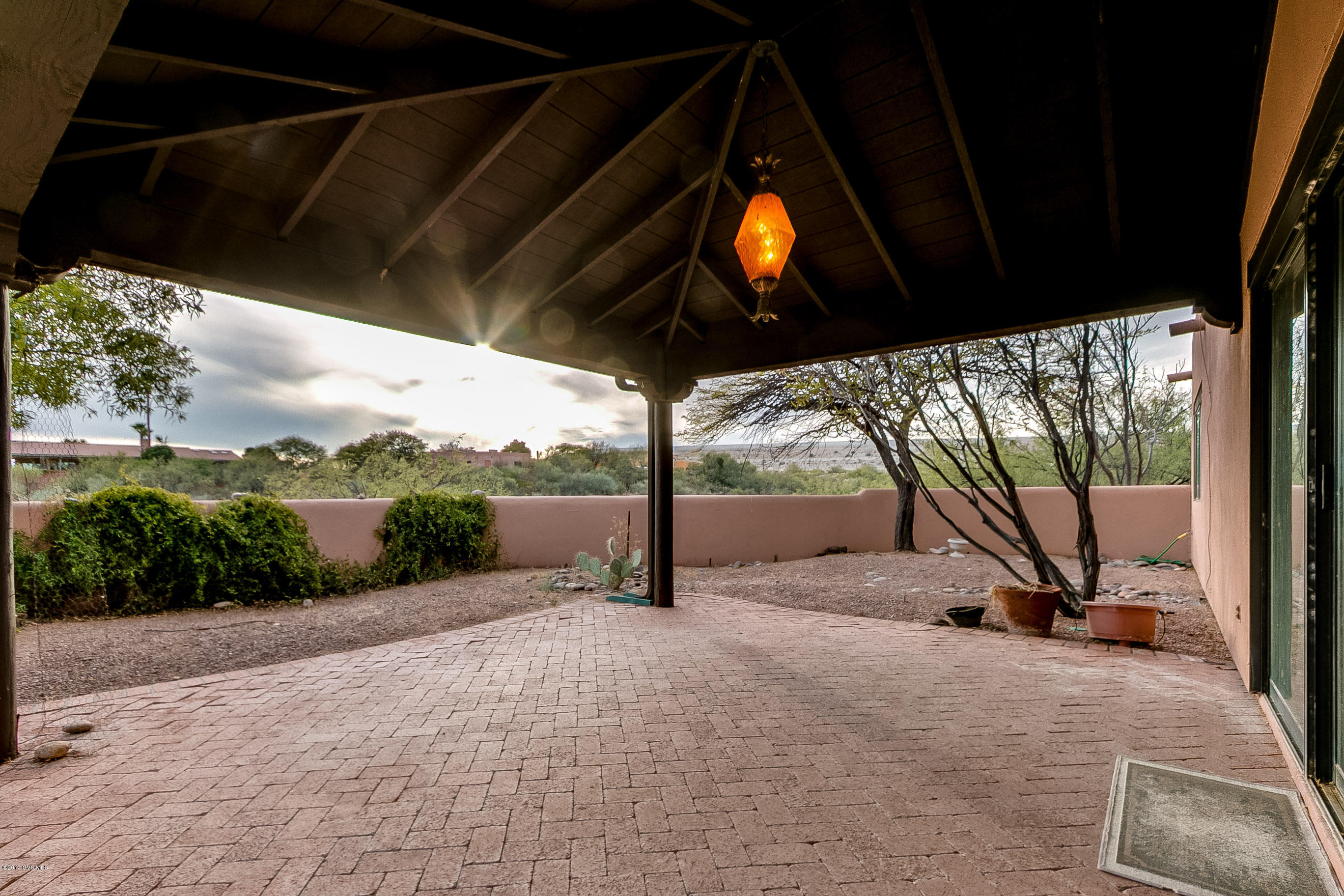 1241 W Placita Quieta