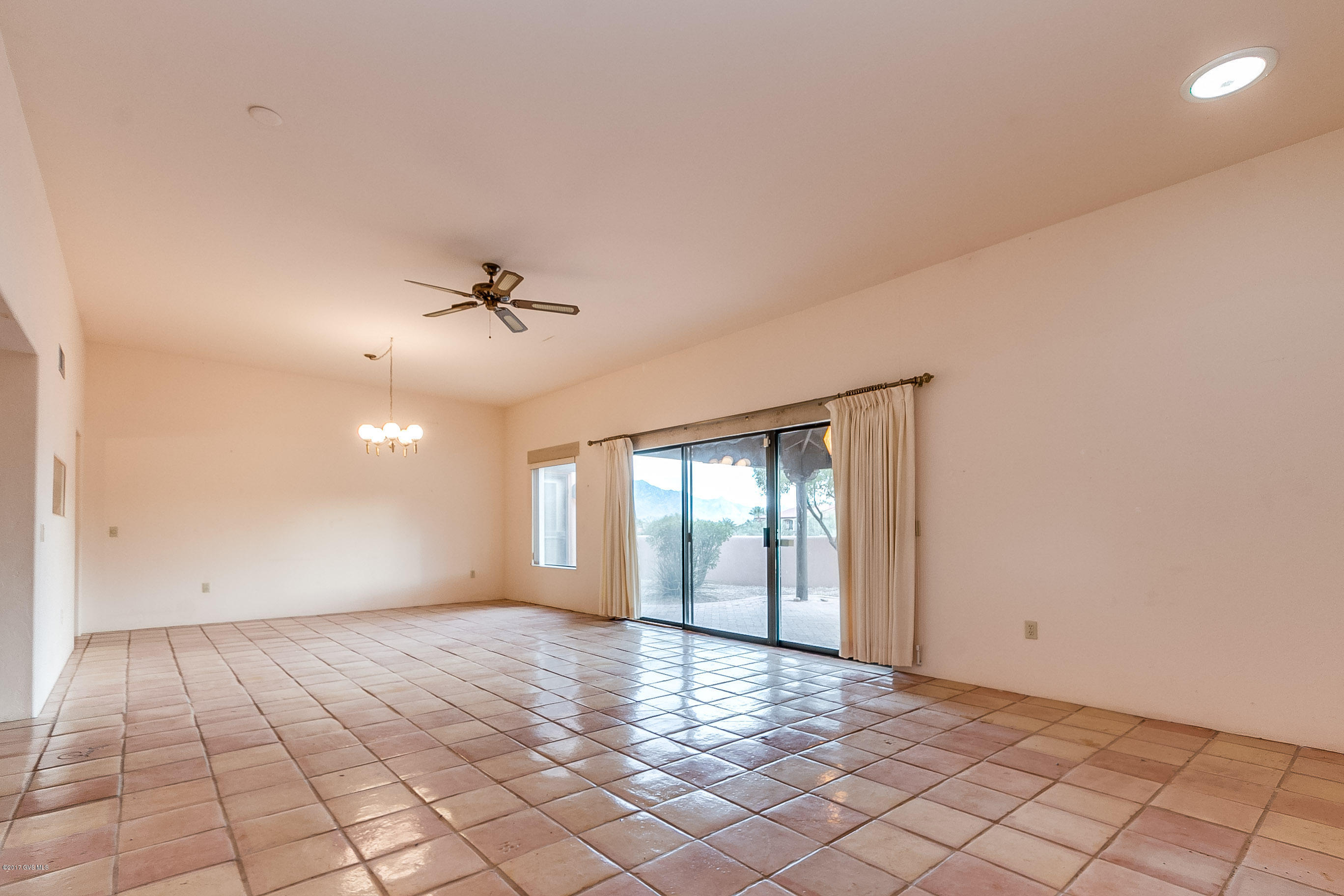 1241 W Placita Quieta