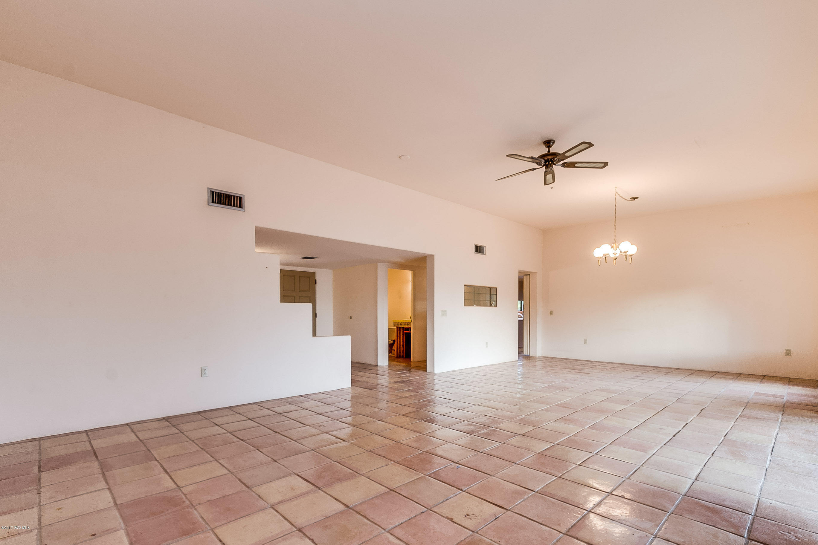 1241 W Placita Quieta