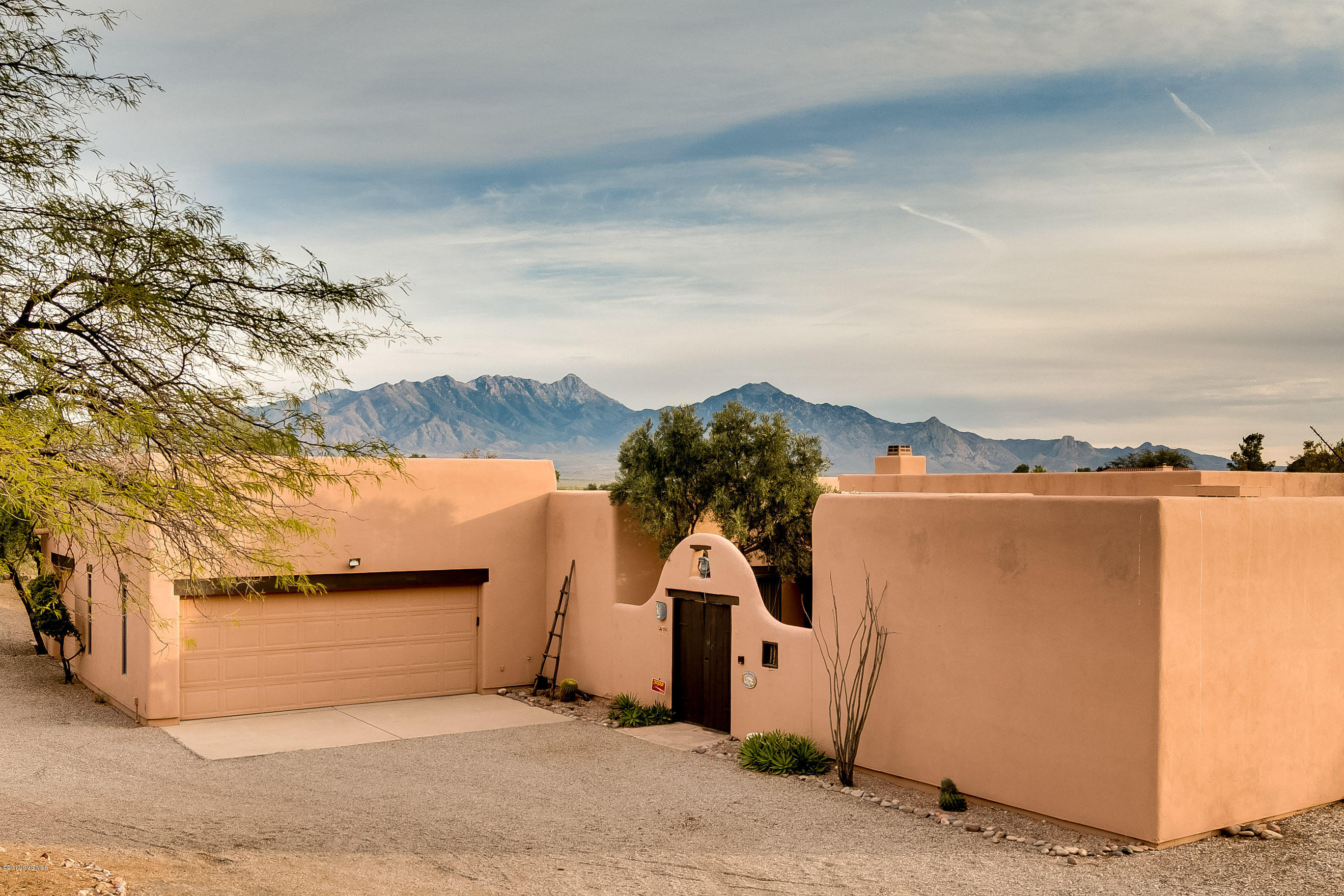 1241 W Placita Quieta