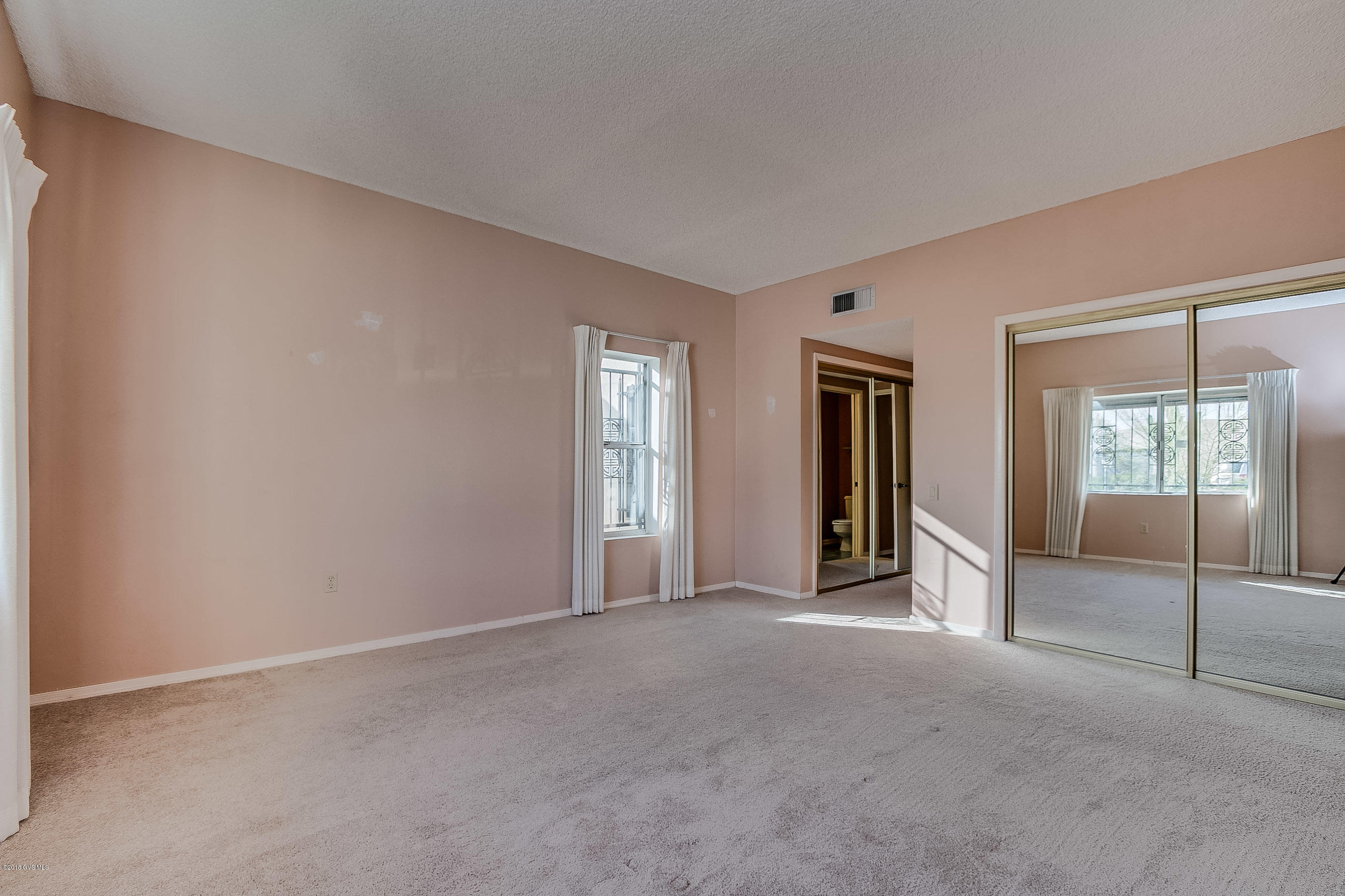 1070 S Horizonte Place