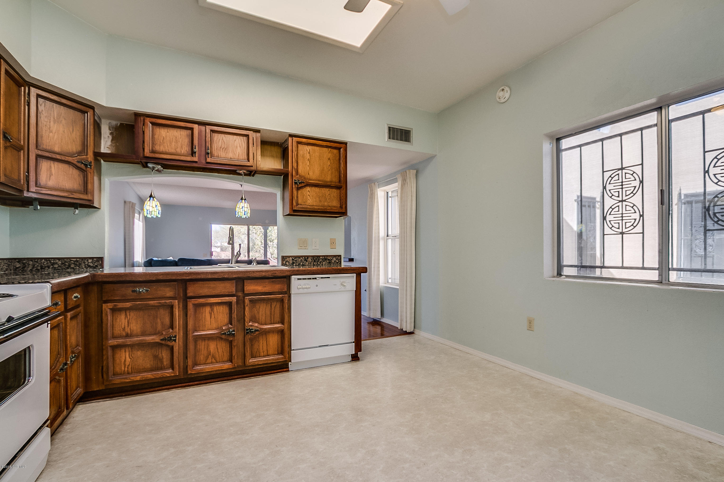 1070 S Horizonte Place