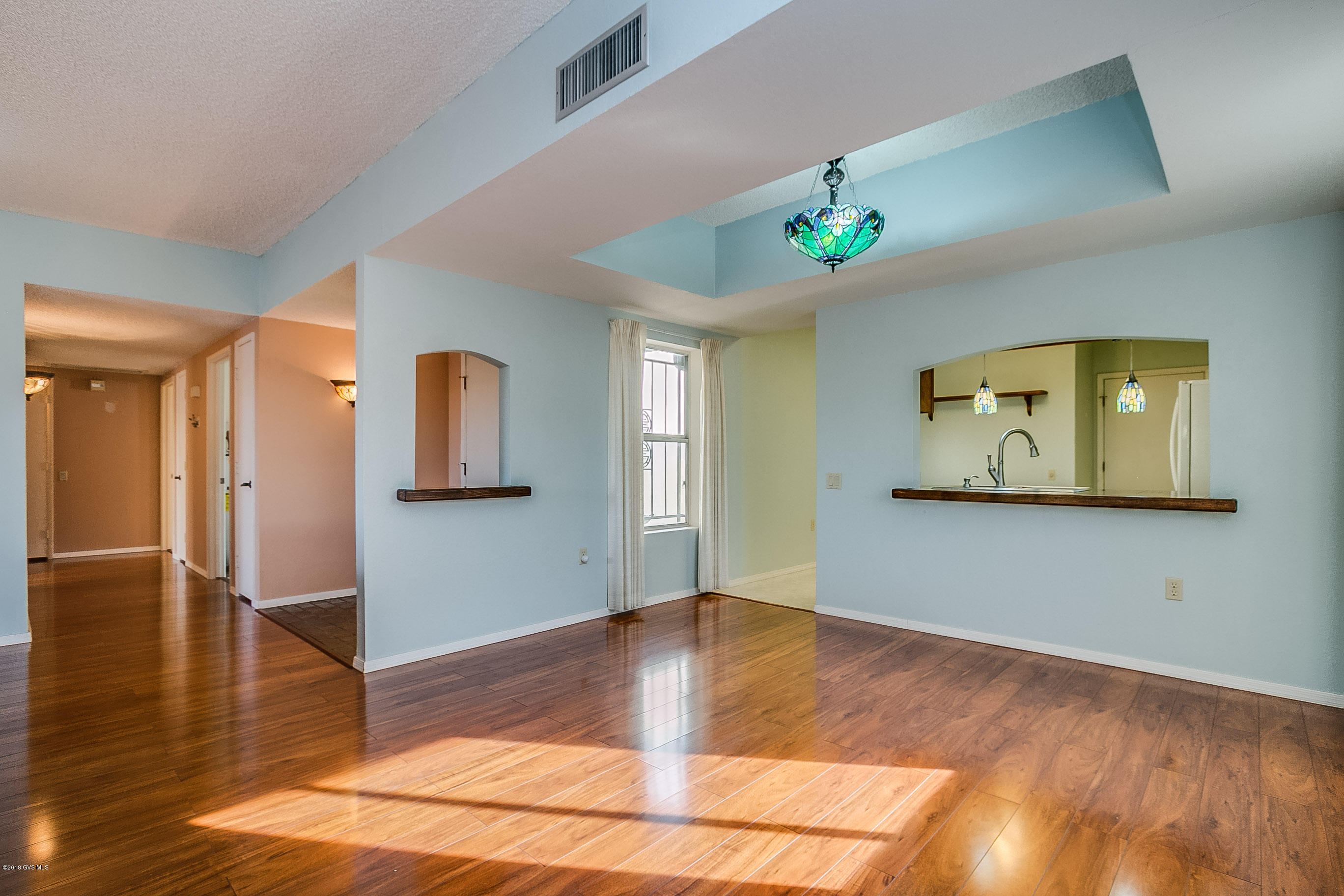 1070 S Horizonte Place