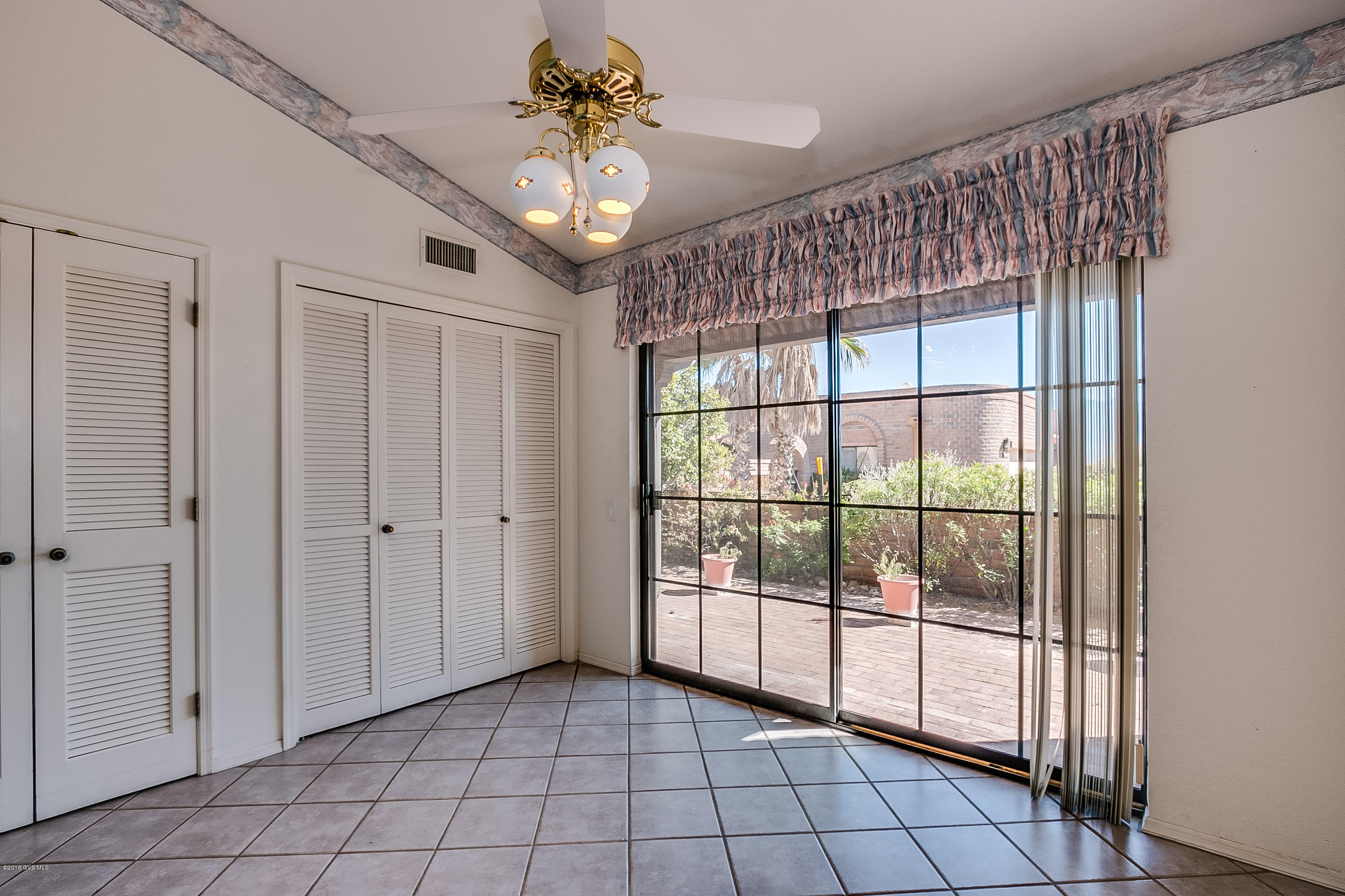 1760 W Via De La Gloria