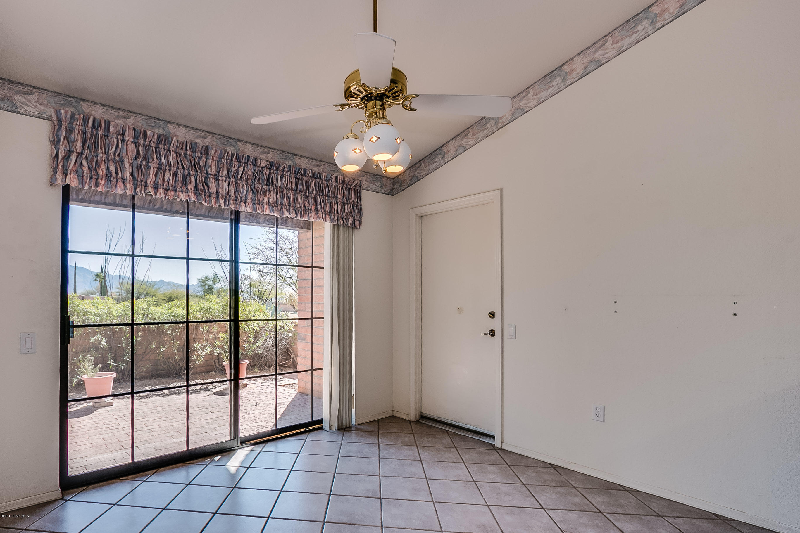 1760 W Via De La Gloria