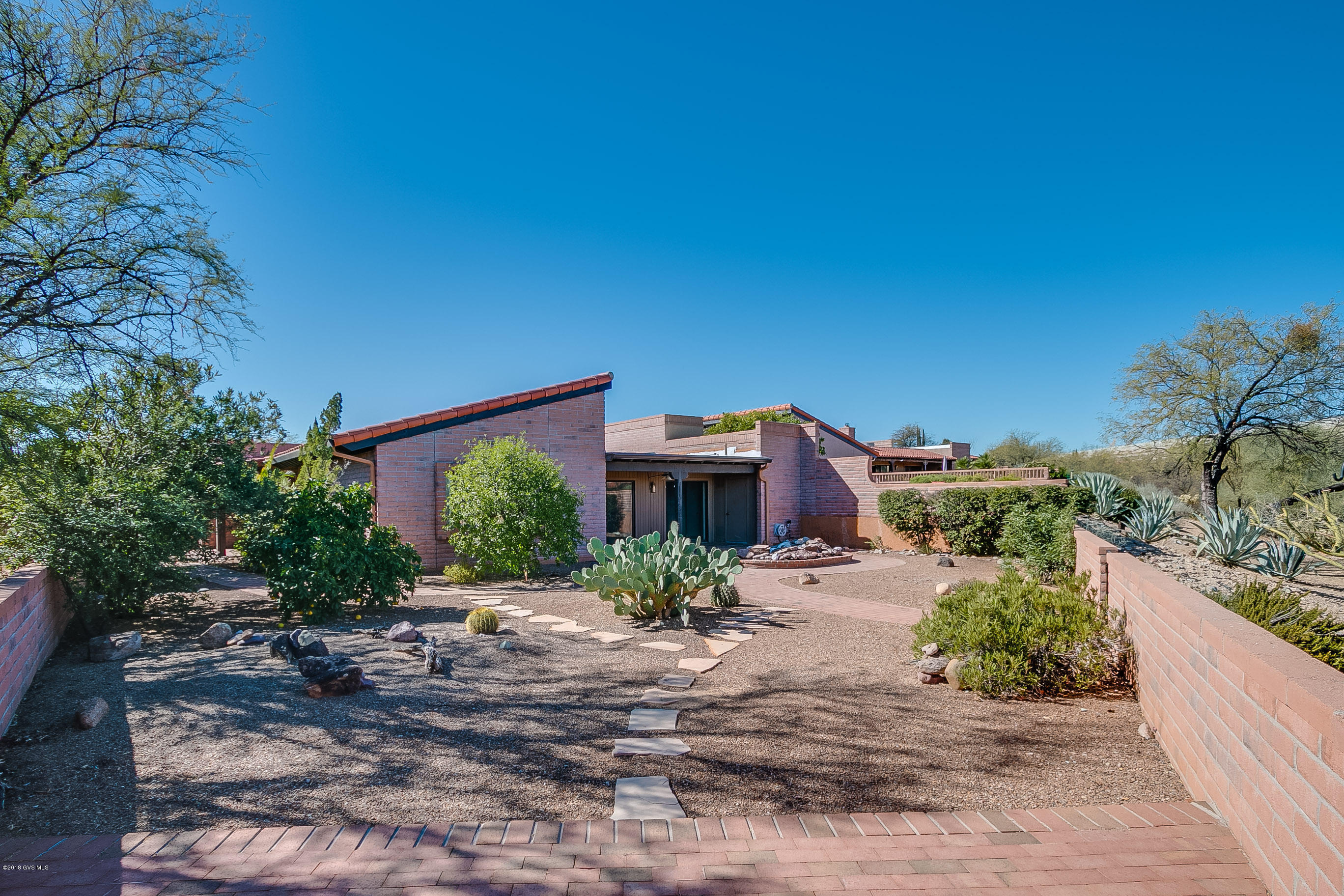 1760 W Via De La Gloria