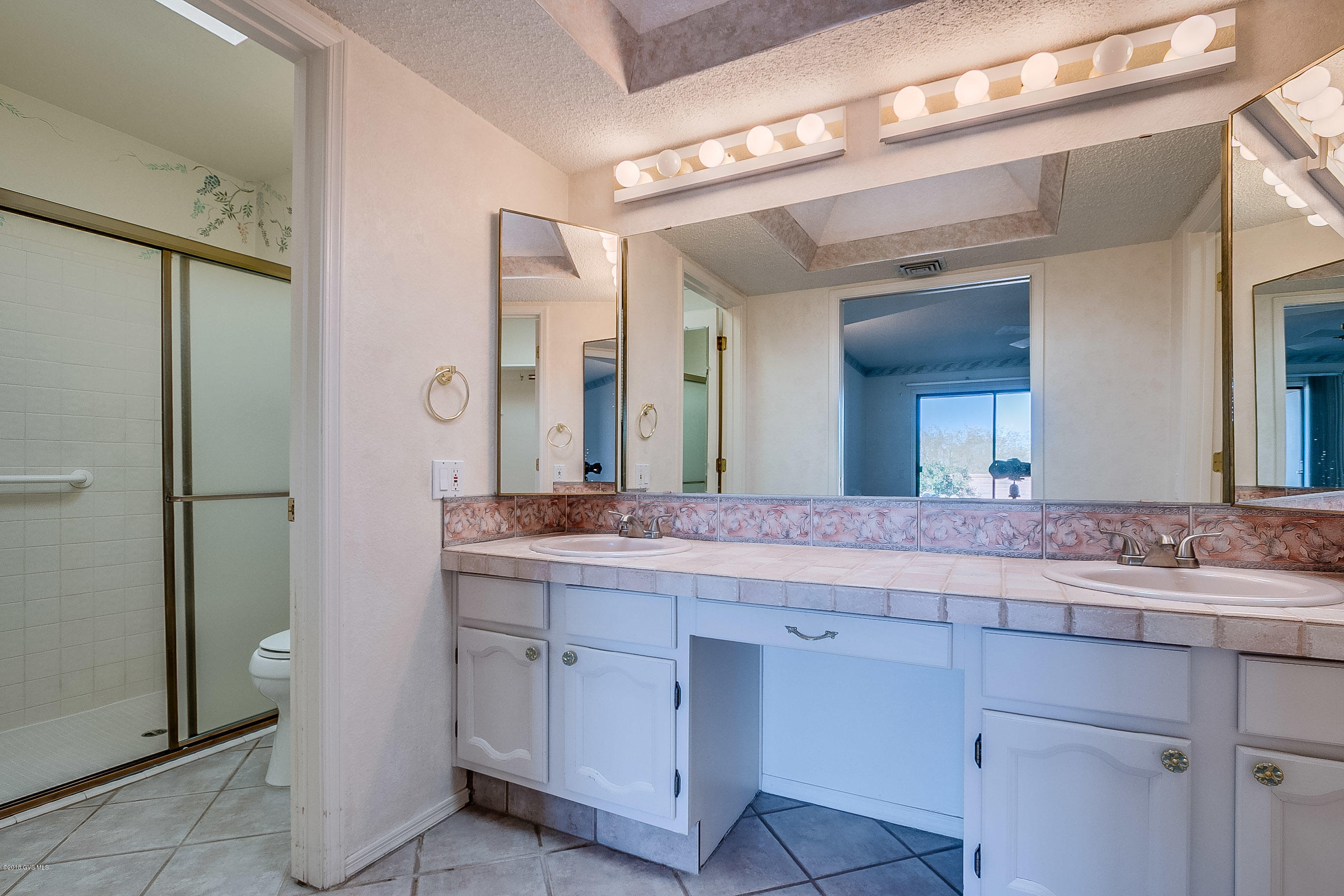 1760 W Via De La Gloria