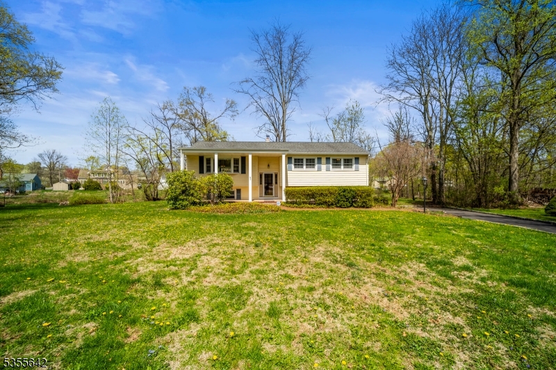 6 Lynwood Dr