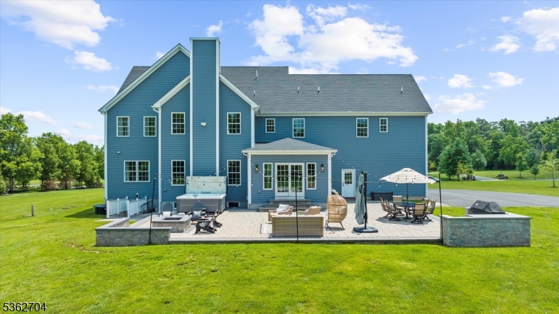 18 Robin Hill Way
