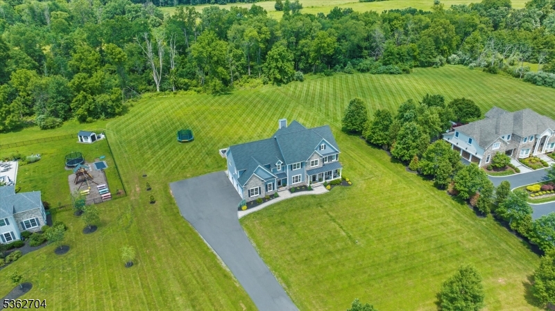 18 Robin Hill Way