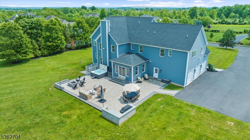 18 Robin Hill Way