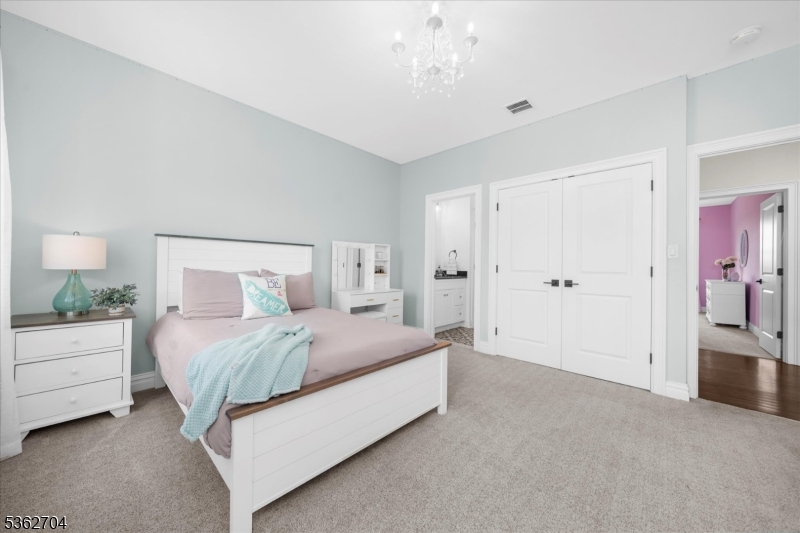 18 Robin Hill Way