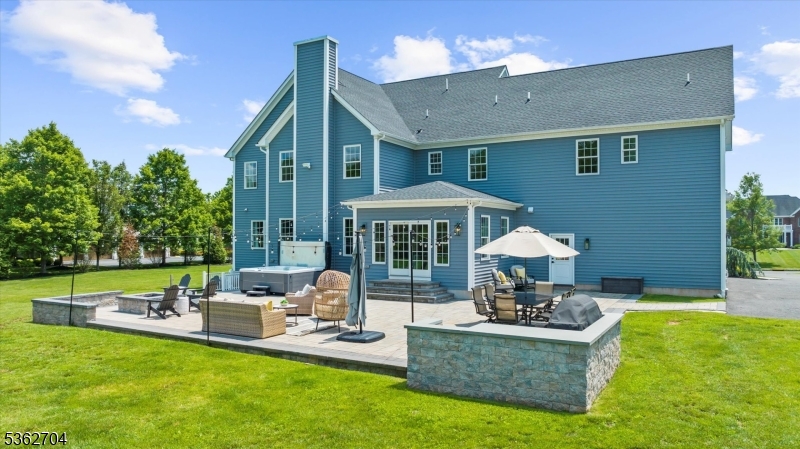 18 Robin Hill Way