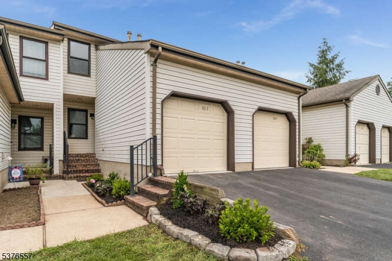 303 Larch Ct