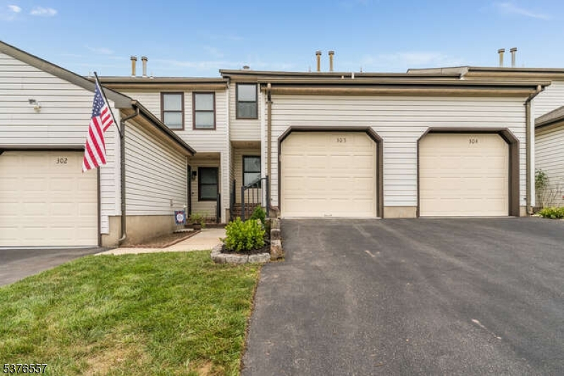303 Larch Ct