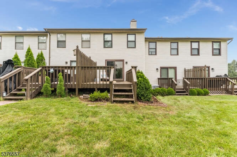 303 Larch Ct