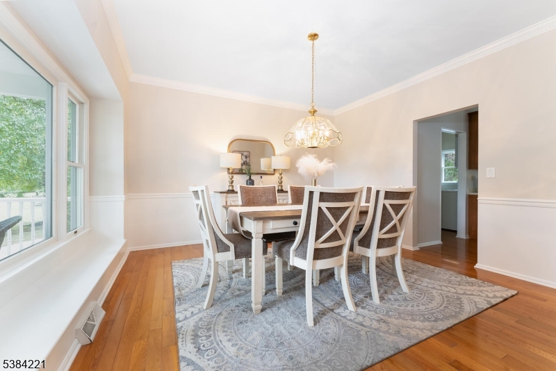 18 Bridle Path Dr