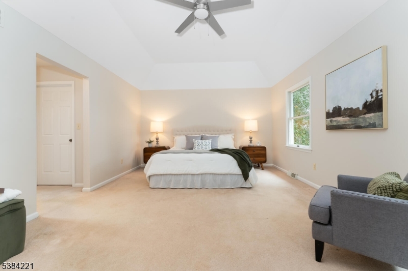18 Bridle Path Dr