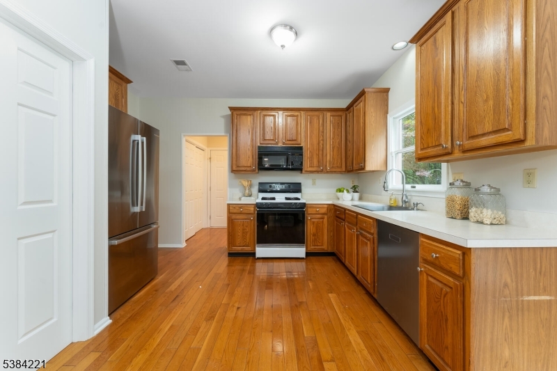 18 Bridle Path Dr
