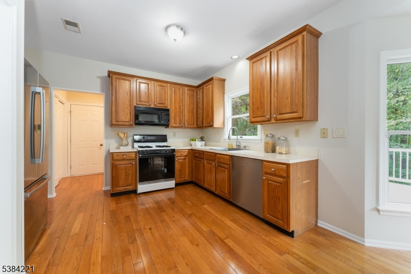 18 Bridle Path Dr