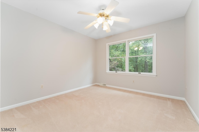 18 Bridle Path Dr