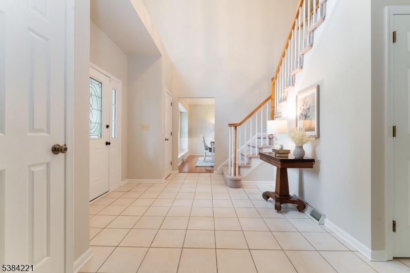 18 Bridle Path Dr