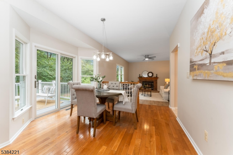 18 Bridle Path Dr