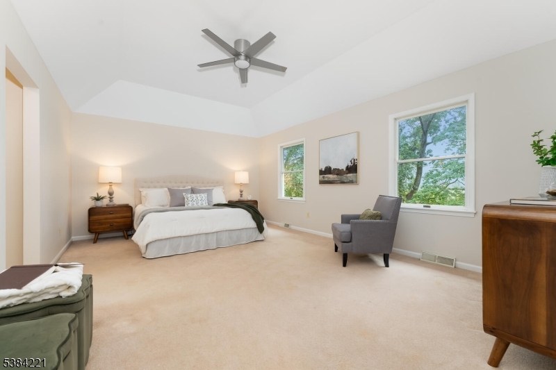 18 Bridle Path Dr