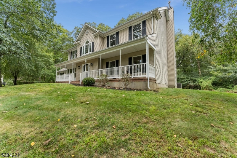 18 Bridle Path Dr