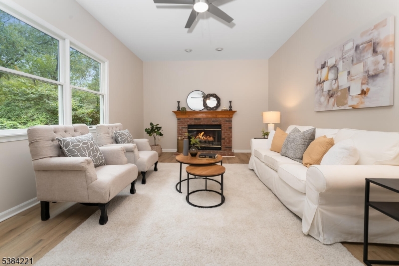 18 Bridle Path Dr
