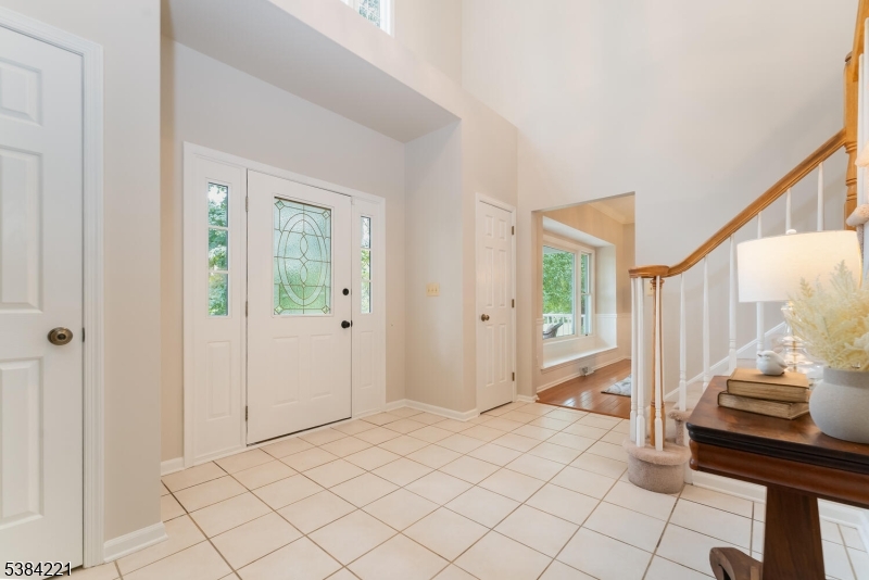18 Bridle Path Dr