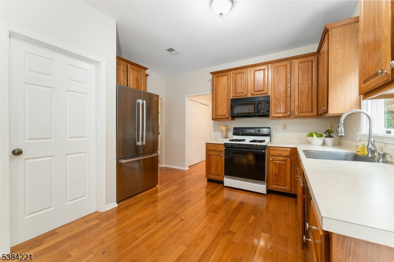18 Bridle Path Dr