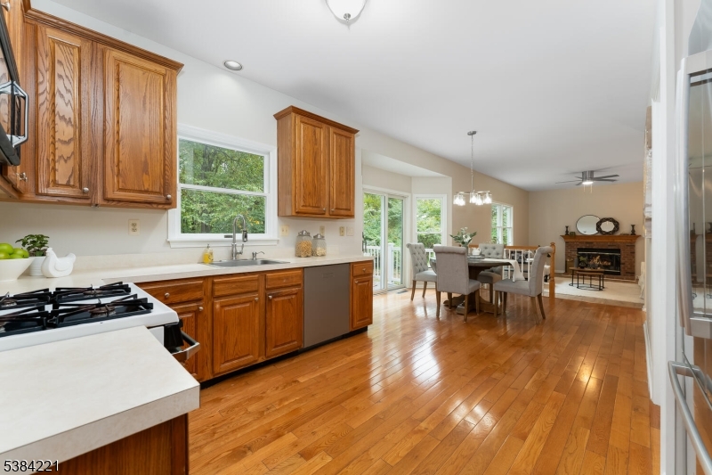 18 Bridle Path Dr