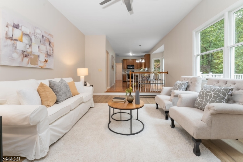 18 Bridle Path Dr