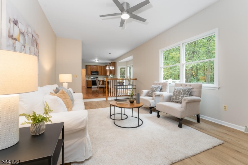 18 Bridle Path Dr