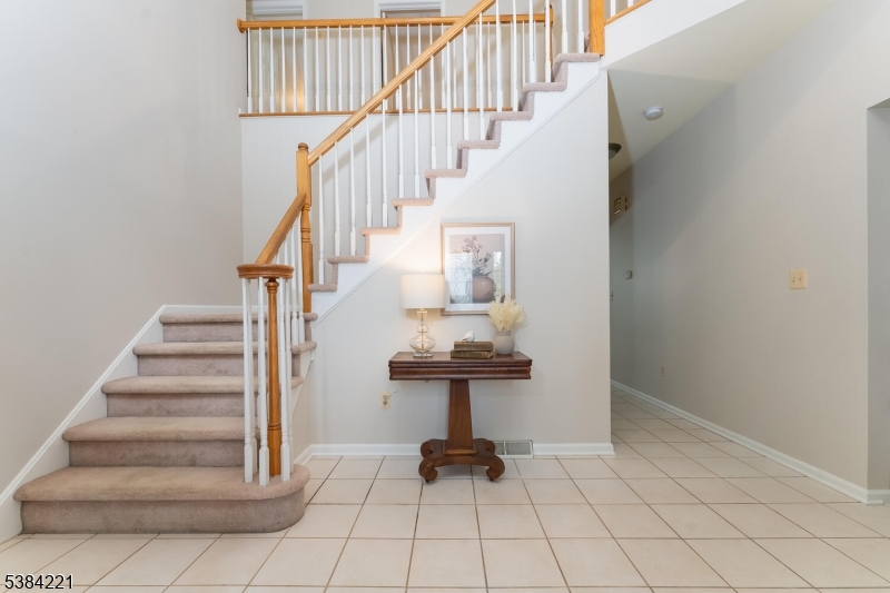 18 Bridle Path Dr