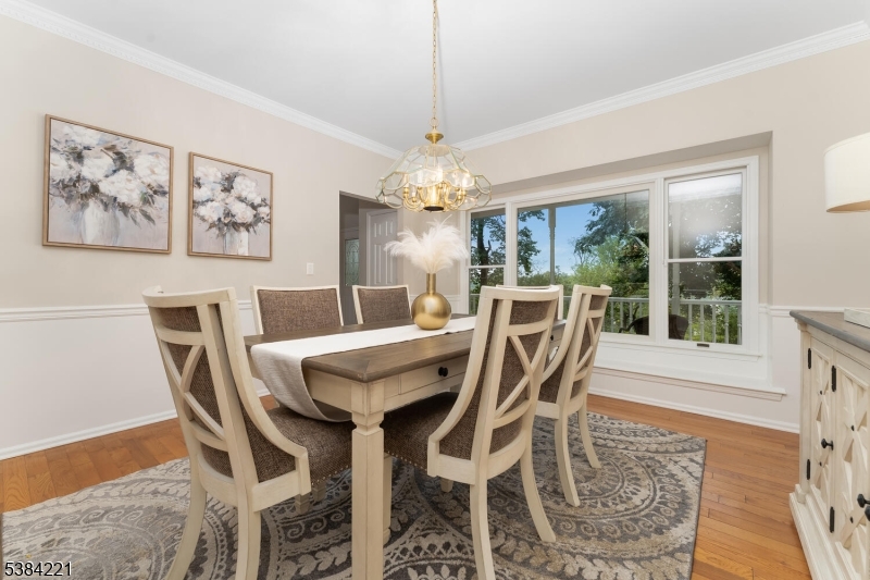 18 Bridle Path Dr