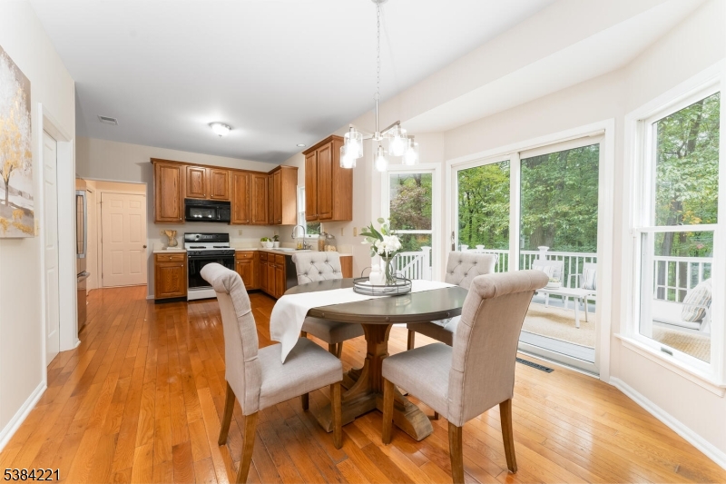 18 Bridle Path Dr