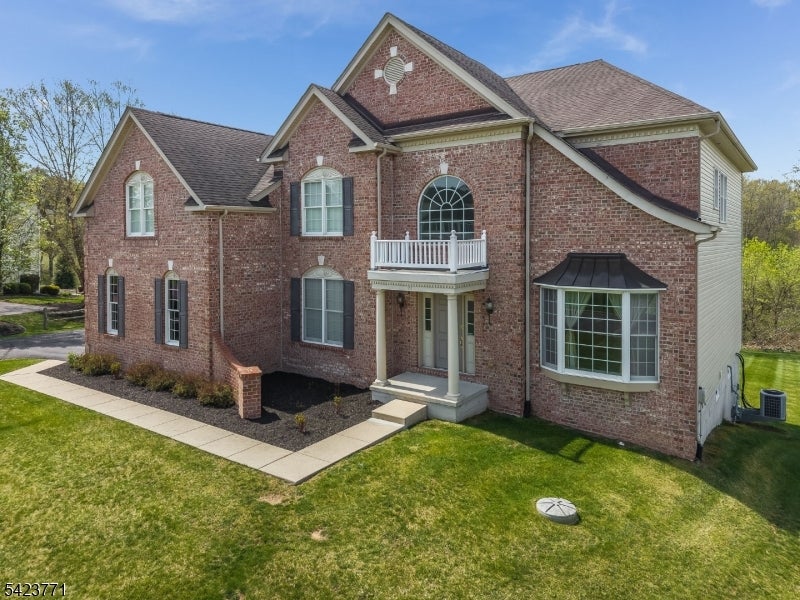 61 Albert Dr