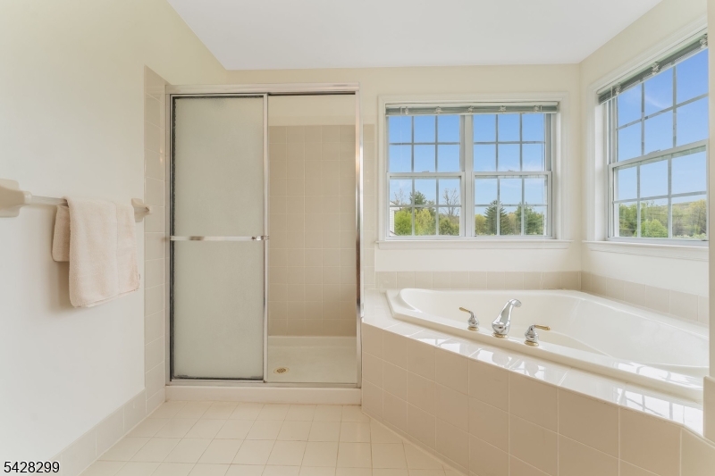 87 Crestview Dr