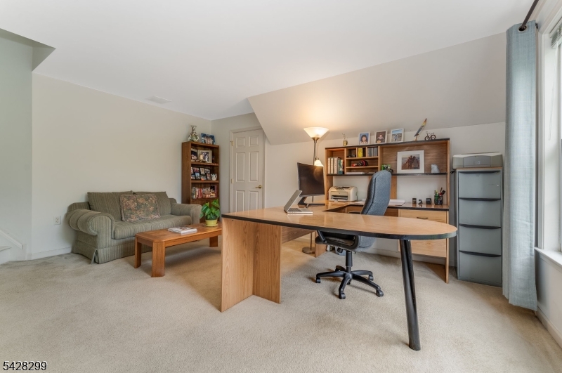 87 Crestview Dr
