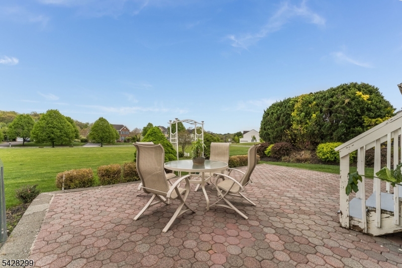 87 Crestview Dr